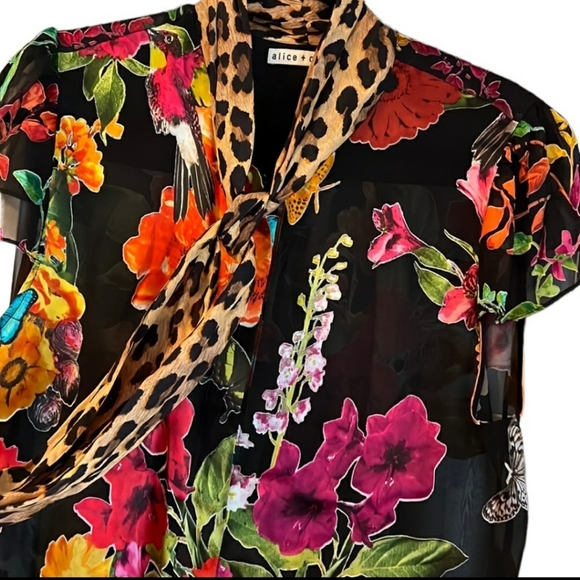 Alice +Olivia Semi Sheer Floral Cap Sleeve Blouse - Size XL - Picture 6 of 8